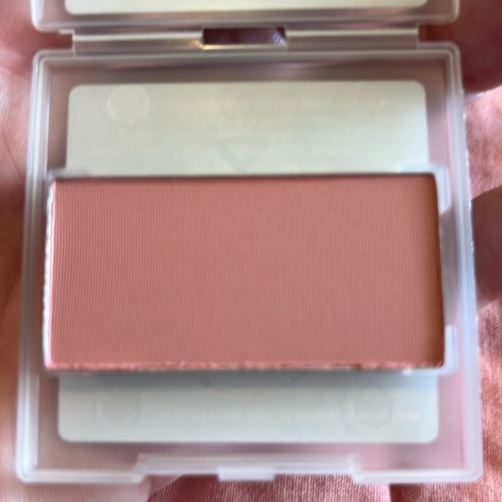 Mary Kay chromafusion blush in color hint of pink brand new never used